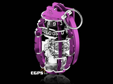 LEpee 1839 Grenade 手榴彈座鐘 ,型號 74.6012/704(珊瑚礁粉) 2024年保單 鐘錶大師的創作 - 全新推出的 Grenade 手榴彈座鐘,以歷史悠久的MKII手榴彈為樣本 手榴彈框架 大幅開放的槽形設計 看得見徐徐轉動的時間 為當下而活!限量版 全球限量99件 手動上鍊 瑞士風格的美學座鐘