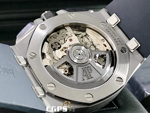 Audemars Piguet AP錶 愛彼 Royal Oak Offshore 皇家橡樹離岸型 飛返計時碼錶 26420TI.OO.A027CA.01 鈦金屬材質 「Mega Tapisserie」超大型格紋藍色面盤 2022年保卡 新式快拆錶帶 搭載全新4401機芯 自動上鏈 43mm